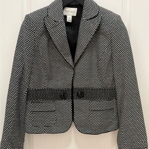 White House Black Market Black & White Polka Dot Cropped Blazer SZ 10 runs small